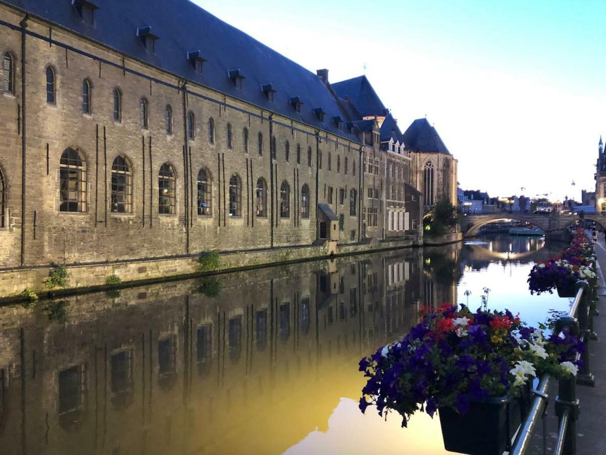 Studio Medieval City Center At River De Leie Gent Exteriér fotografie