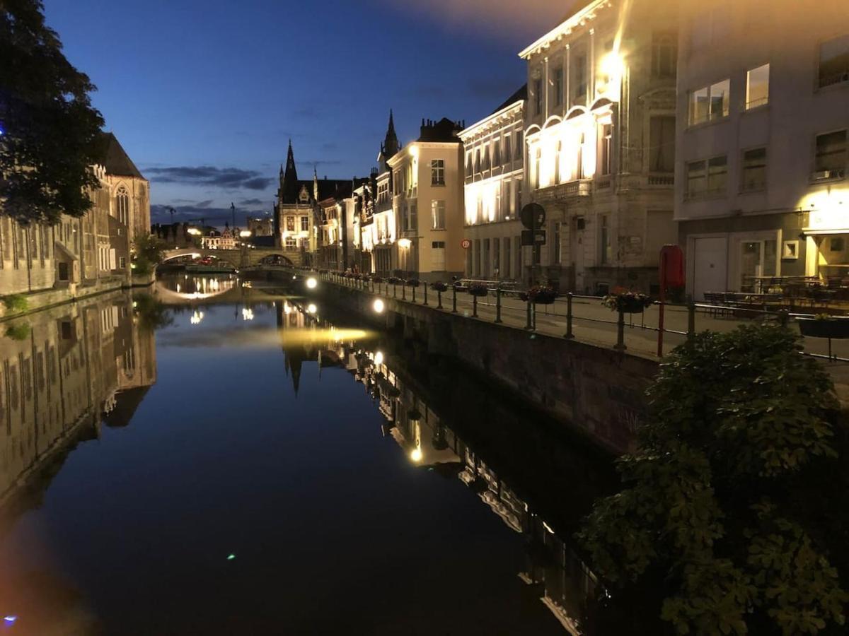Studio Medieval City Center At River De Leie Gent Exteriér fotografie